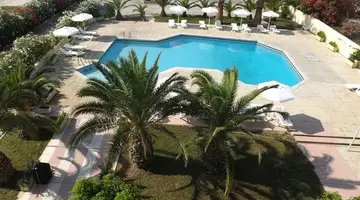 Leonidas Hotel and Studios