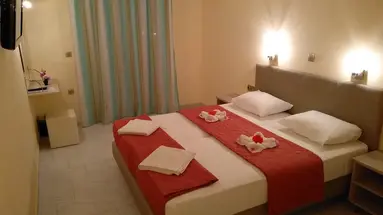 Leonidas Hotel And Studios