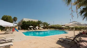 Leonidas Hotel and Studios