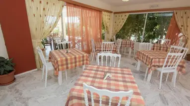 Leonidas Hotel and Studios
