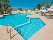 Leonidas Hotel And Studios