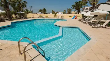Leonidas Hotel and Studios