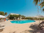 Leonidas Hotel And Studios