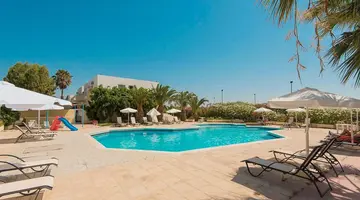 Leonidas Hotel And Studios