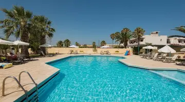 Leonidas Hotel & Studios