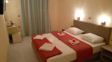 Leonidas Hotel & Studios