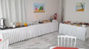 Leonidas Hotel & Studios