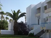 Leonidas Hotel & Studios