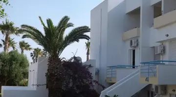 Leonidas Hotel & Studios