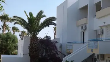 Leonidas Hotel & Studios