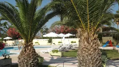 Leonidas Hotel & Studios