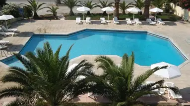 Leonidas Hotel & Studios
