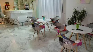Leonidas Hotel & Studios