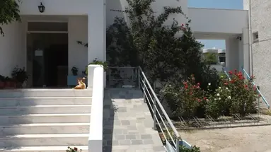 Leonidas Hotel & Studios