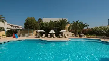 Leonidas Hotel & Studios