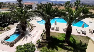 Leonidas Hotel & Studios