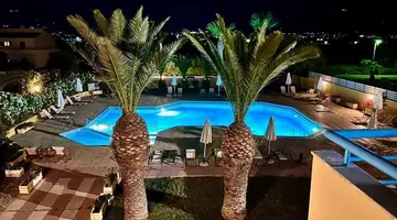 Leonidas Hotel & Studios