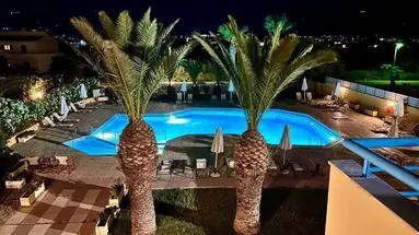 Leonidas Hotel & Studios