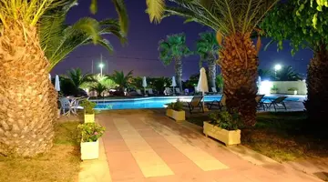 Leonidas Hotel & Studios