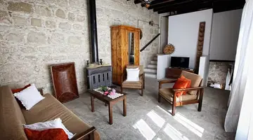 Leonidas Village Houses
