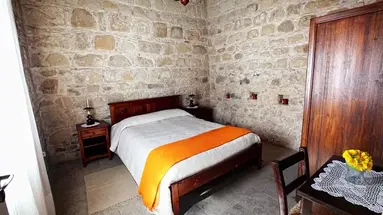 Leonidas Village Houses