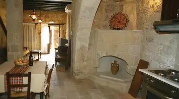 Leonidas Village Houses