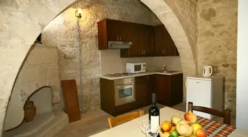 Leonidas Village Houses