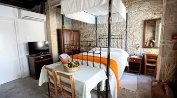 Leonidas Village Houses