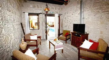 Leonidas Village Houses