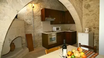Leonidas Village Houses