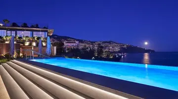 Les Suites at The Cliff Bay