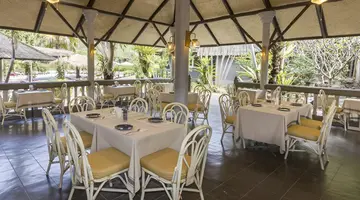 Let's Hyde Resort & Villas