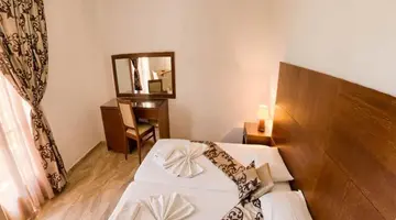 LILI HOTEL