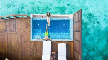 LILY BEACH RESORT & SPA AT HUVAHENDHOO