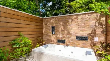 Lily Beach Resort & Spa at Huvahendhoo