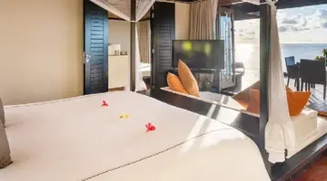 Lily Beach Resort & Spa at Huvahendhoo