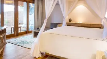 Lily Beach Resort & Spa at Huvahendhoo
