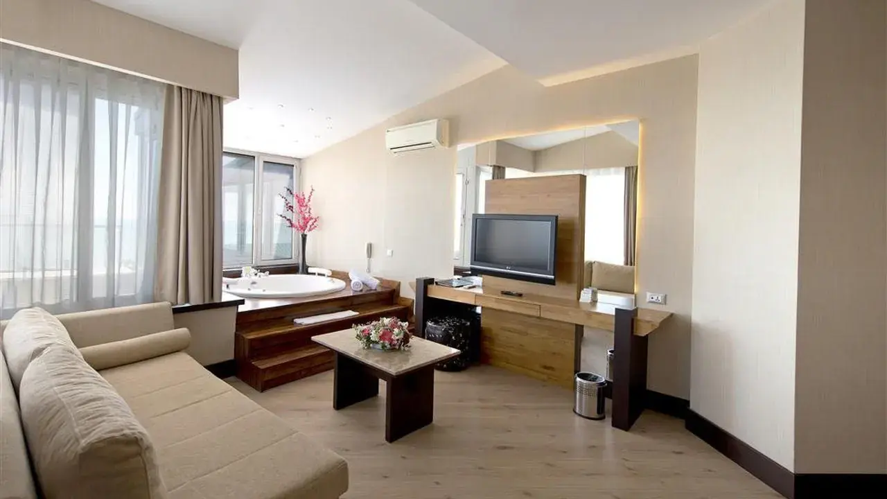LIMAK LARA DELUXE HOTEL & RESORT
