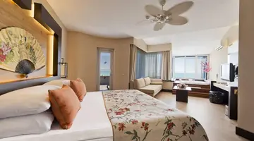 LIMAK LARA DELUXE HOTEL & RESORT