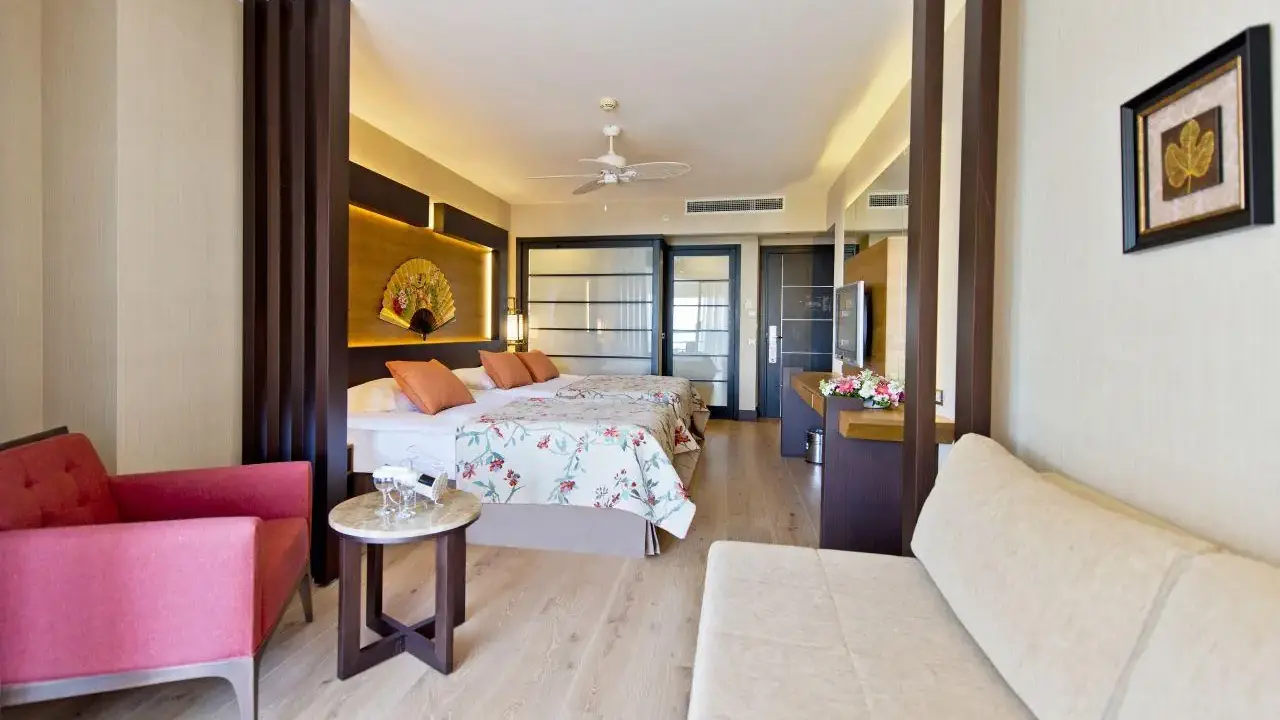 LIMAK LARA DELUXE HOTEL & RESORT