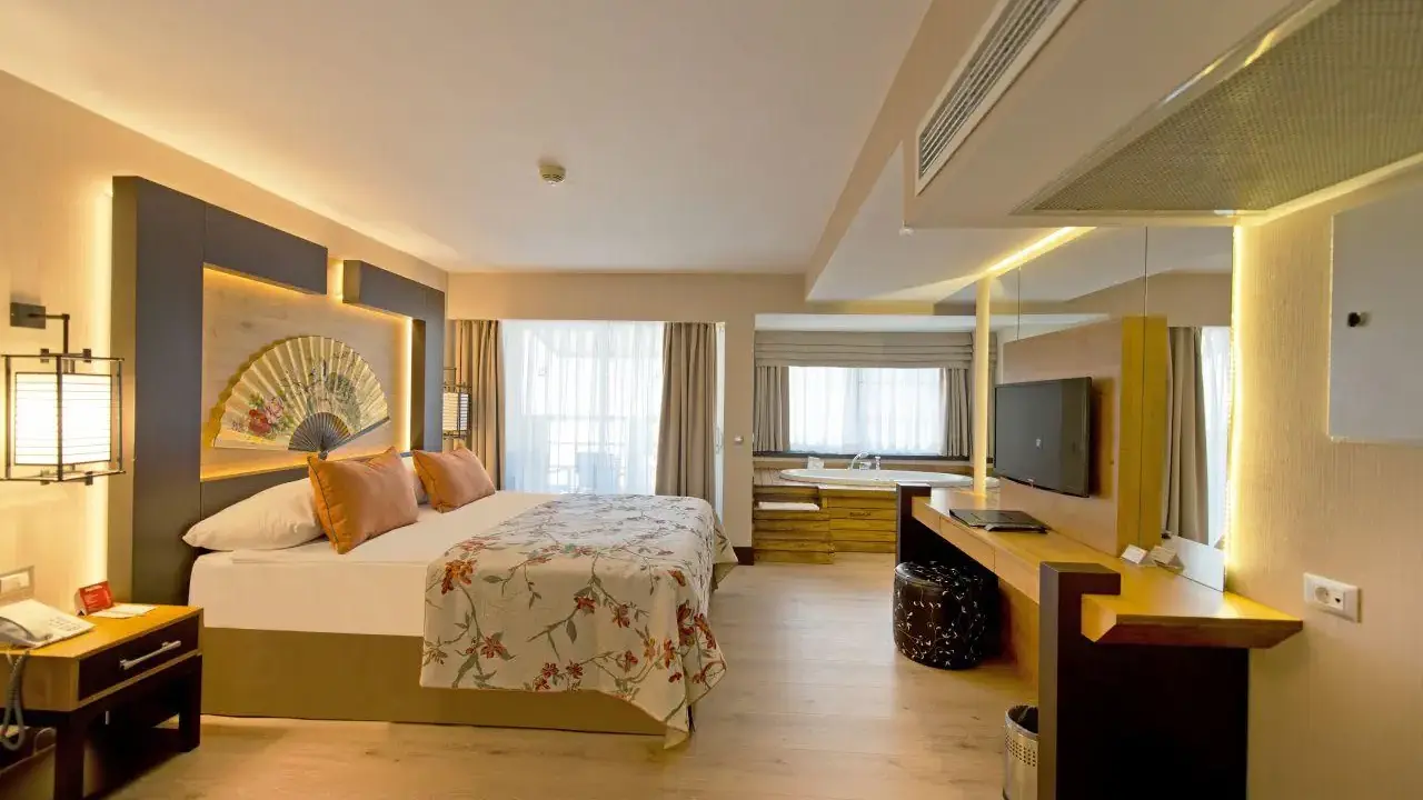 LIMAK LARA DELUXE HOTEL & RESORT