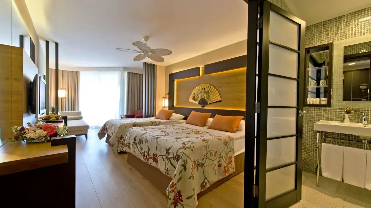 LIMAK LARA DELUXE HOTEL & RESORT