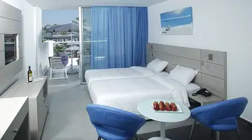 Limanaki Beach Hotel & Suites