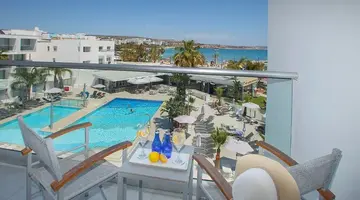Limanaki Beach Hotel & Suites