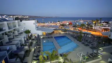 Limanaki Beach Hotel & Suites