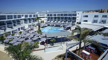 Limanaki Beach Hotel & Suites