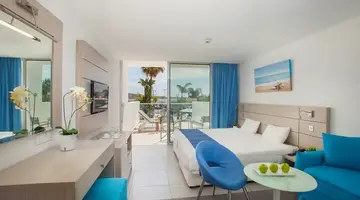 Limanaki Beach Hotel & Suites