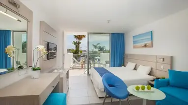 Limanaki Beach Hotel & Suites