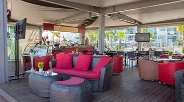 Limanaki Beach Hotel & Suites