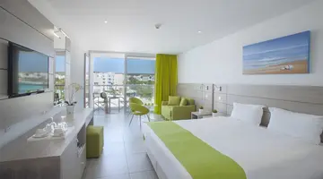 Limanaki Beach Hotel & Suites
